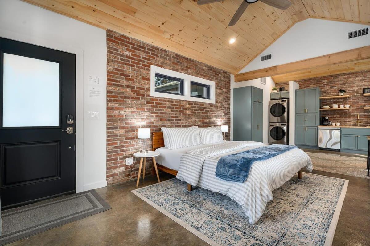Petit Paradis Studio With Hot Tub Fredericksburg Exterior foto