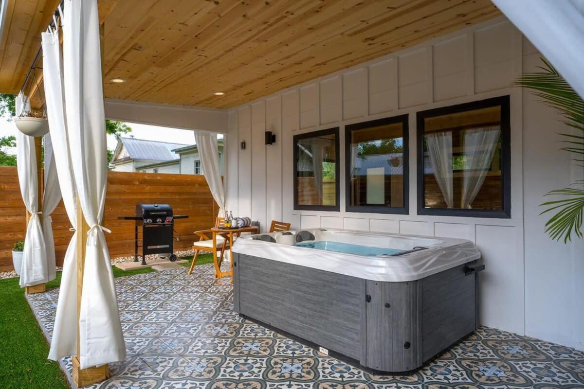 Petit Paradis Studio With Hot Tub Fredericksburg Exterior foto