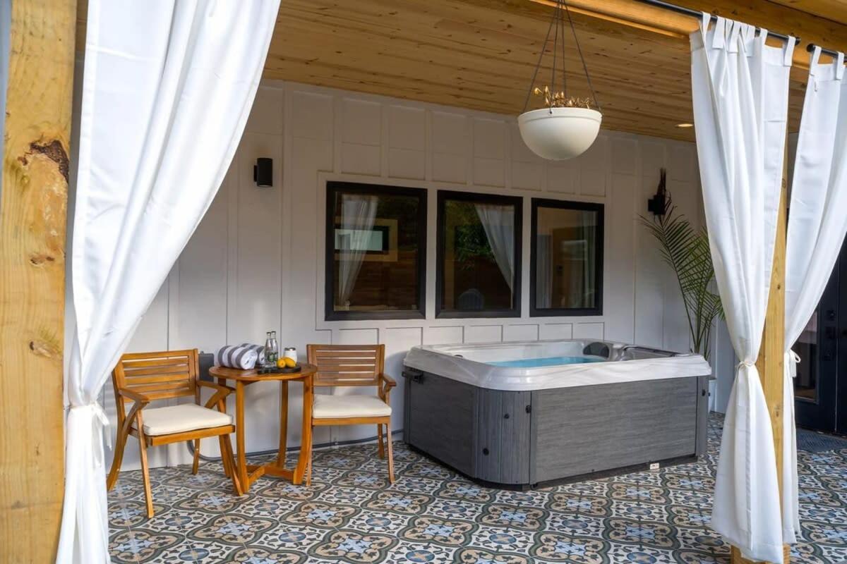 Petit Paradis Studio With Hot Tub Fredericksburg Exterior foto